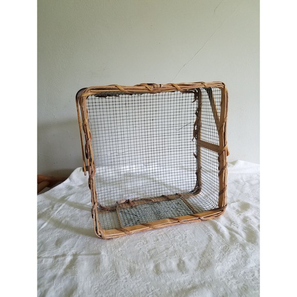 Vintage Wire and Wood Vegetable Basket with Handle "Assorted Seeds Vegetable" - Picture 8 of 10